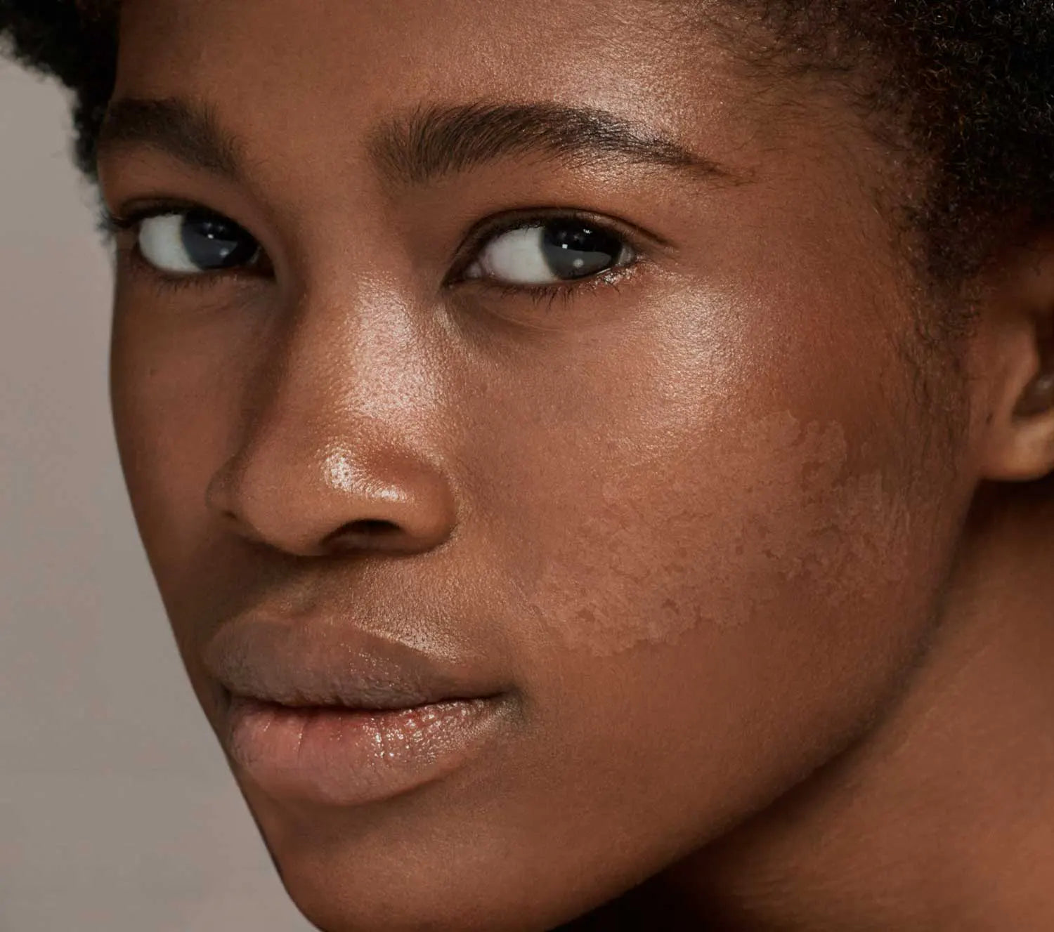 Hydration vs Moisturization: What Black Skin Really Needs